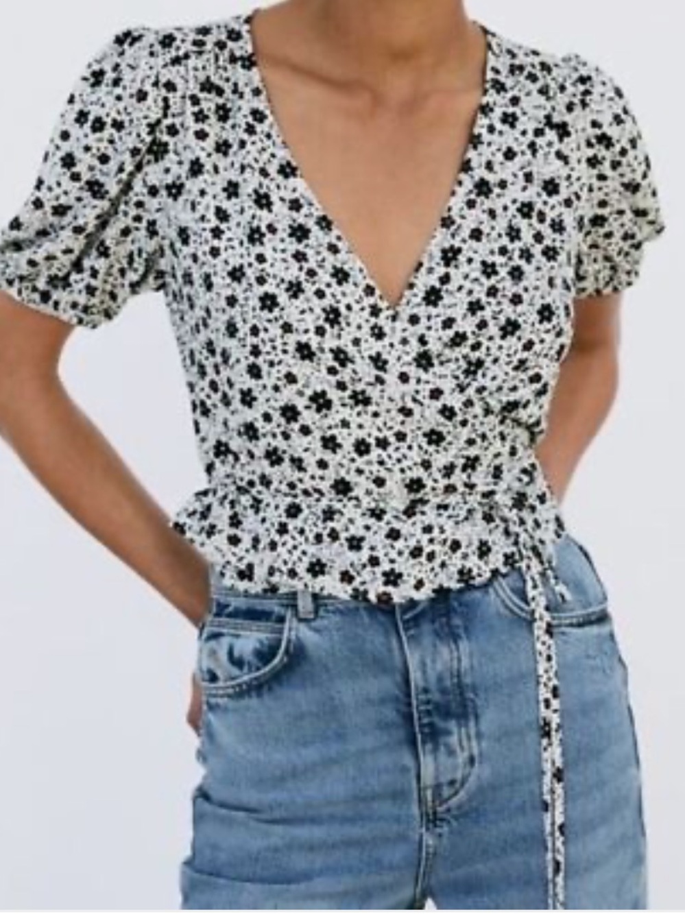 NWT Zara White Top With Black Floral Print and Red Accents Size X-Large